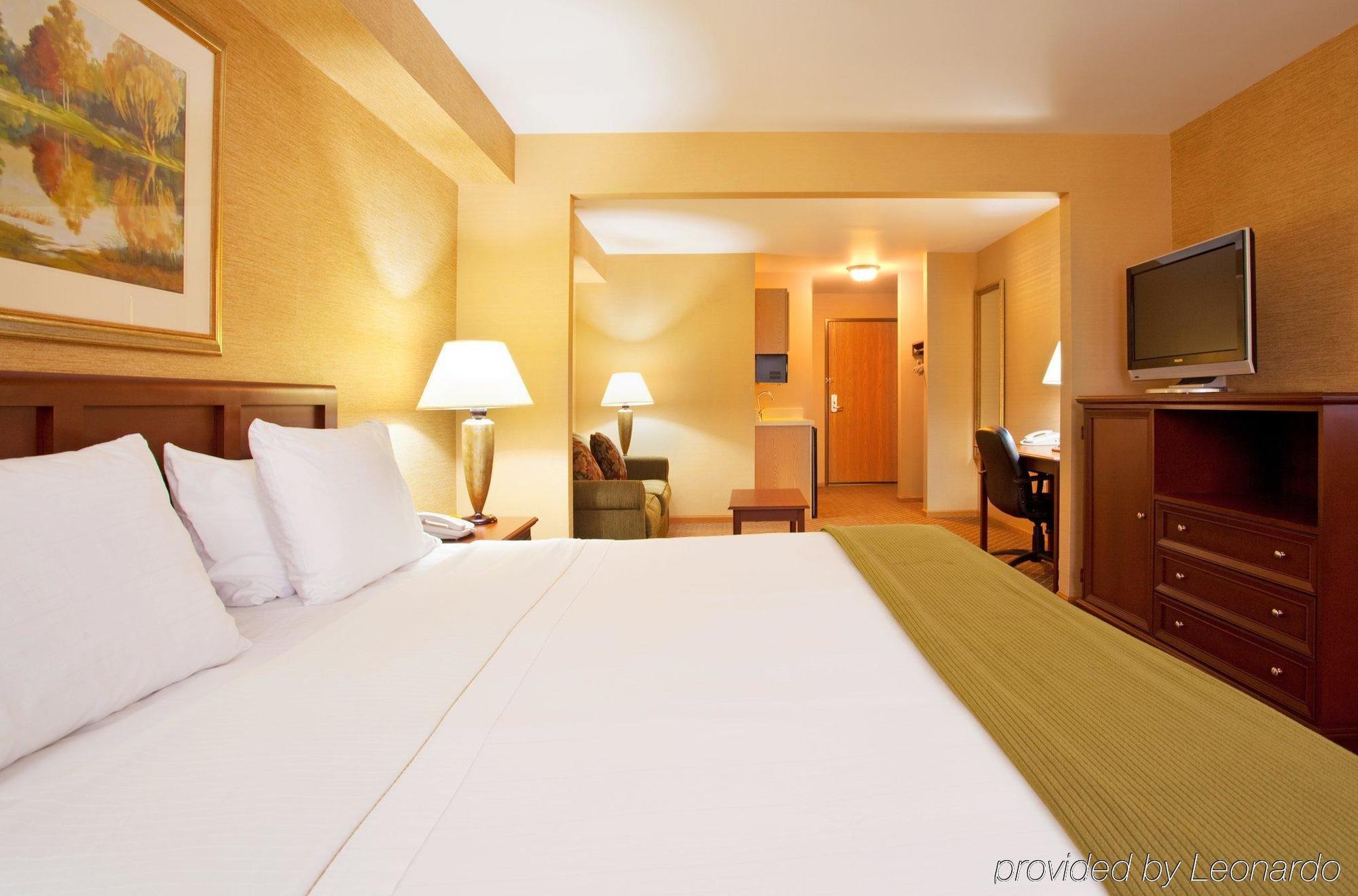 Holiday Inn Express & Suites Iron Mountain, An Ihg Hotel Camera foto