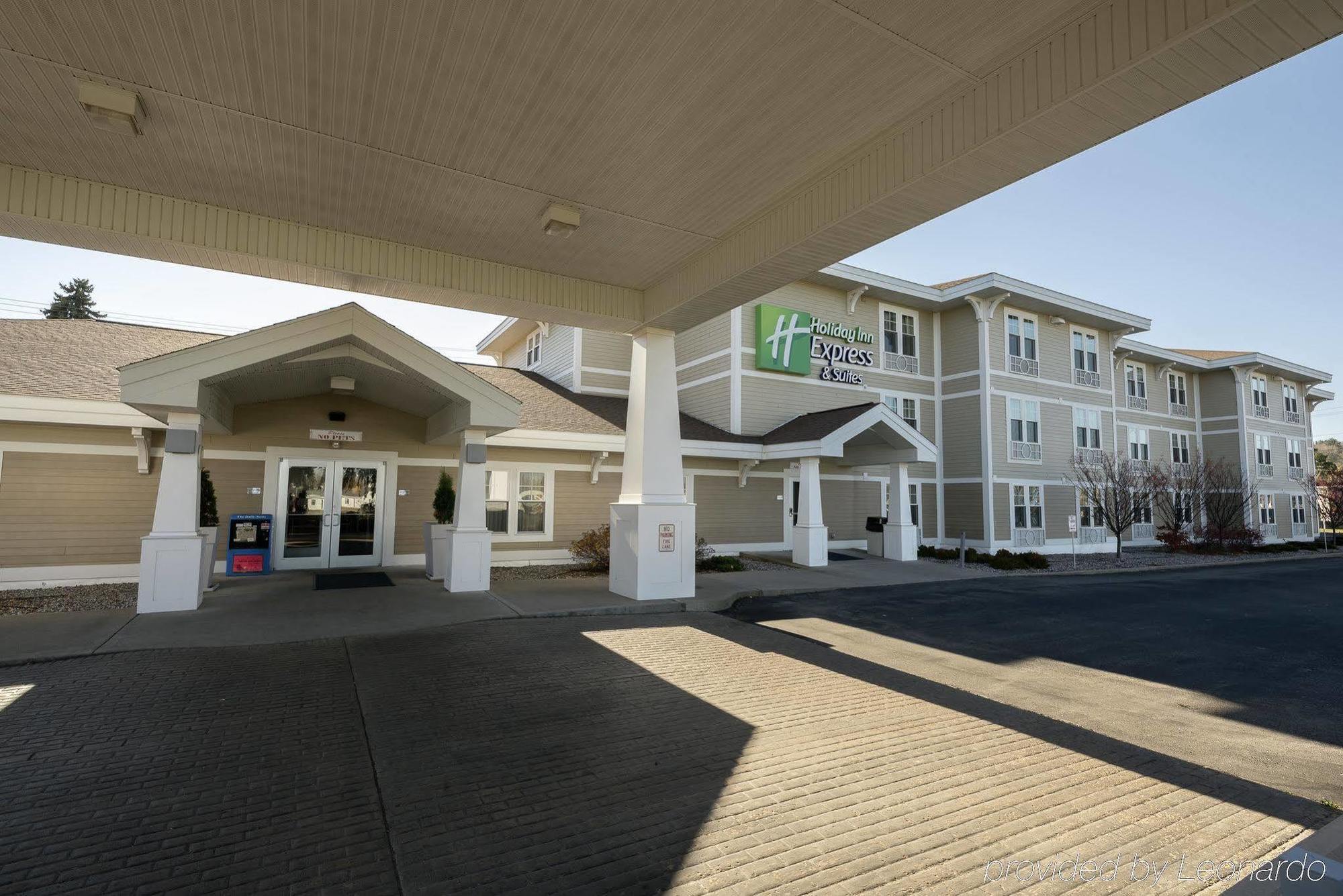 Holiday Inn Express & Suites Iron Mountain, An Ihg Hotel Esterno foto
