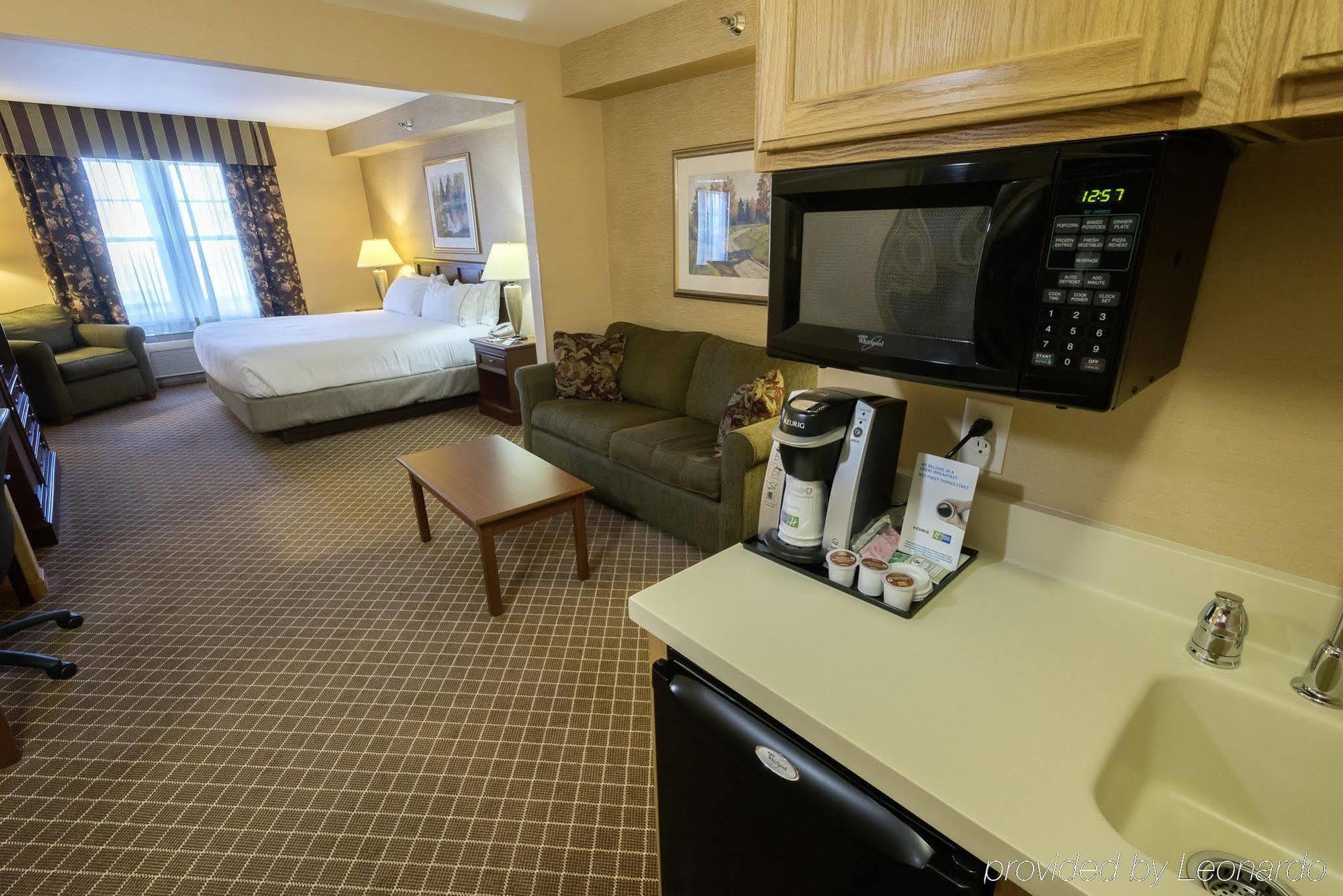 Holiday Inn Express & Suites Iron Mountain, An Ihg Hotel Esterno foto